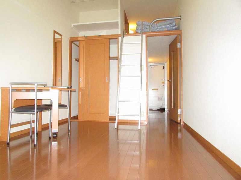 レオパレス千年第３ 居間