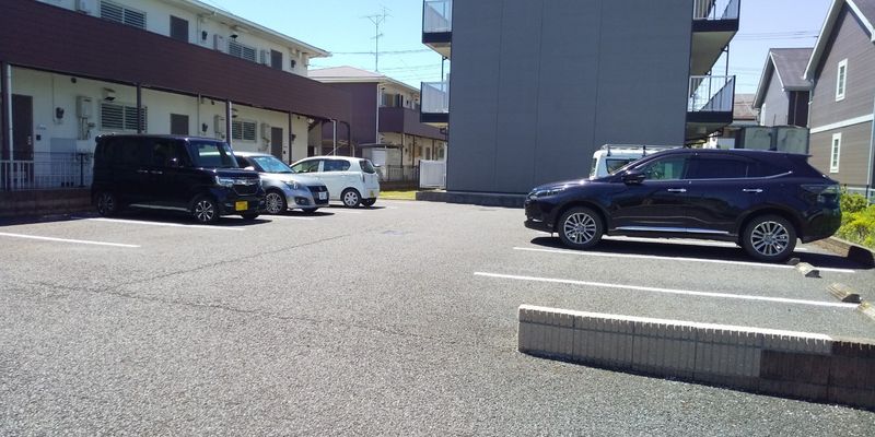 レオパレス愛 駐車場