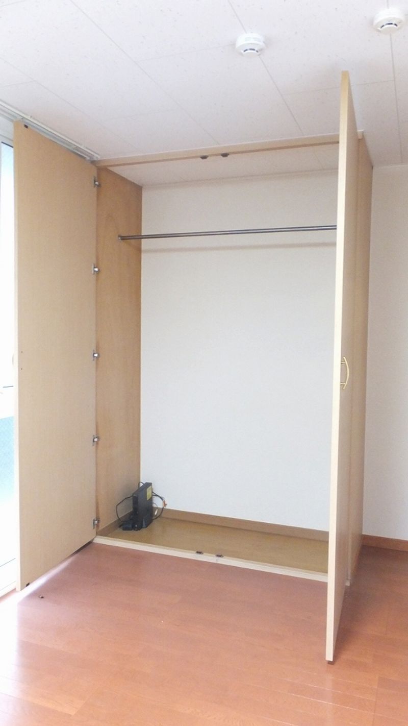 レオパレス陽光邸 収納
