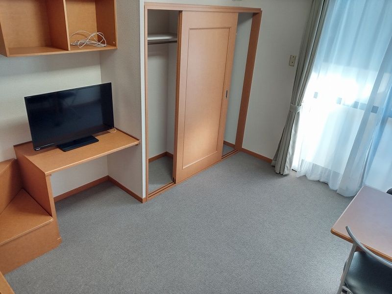 レオパレス千秋 居間