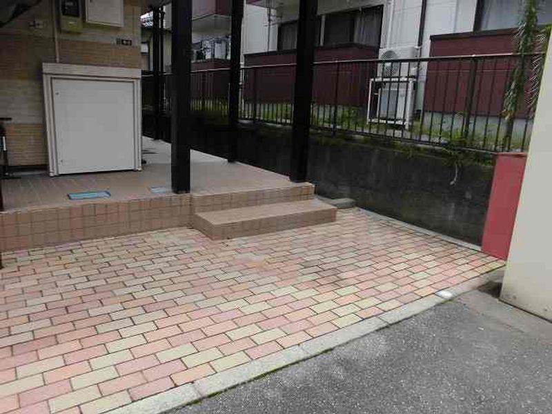 レオパレスオメガ エントランス