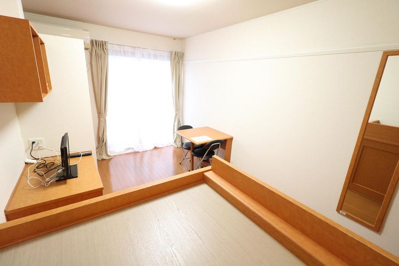 レオパレスナイズ紫竹 居間