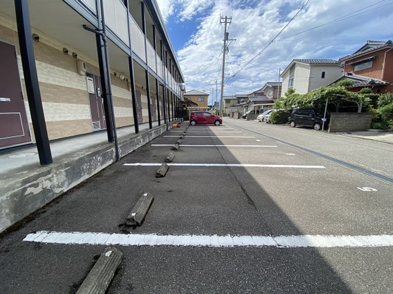レオパレスカンタービレα 駐車場