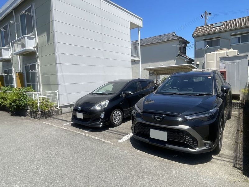 レオパレスグレイス 駐車場