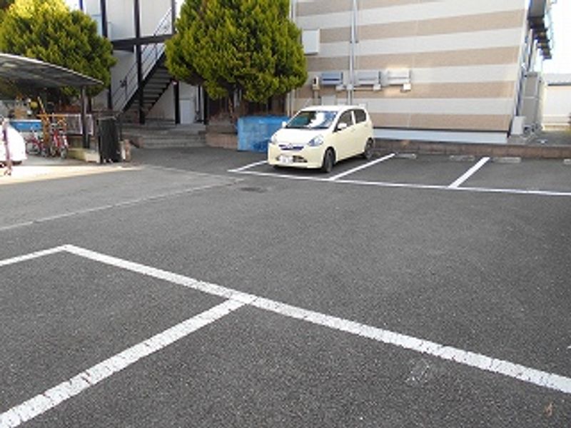 レオパレスＭＡＴＵＺＡＫＩ 駐車場