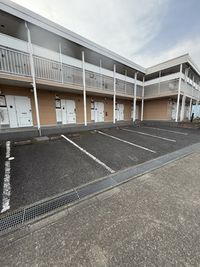 レオパレス藤 駐車場