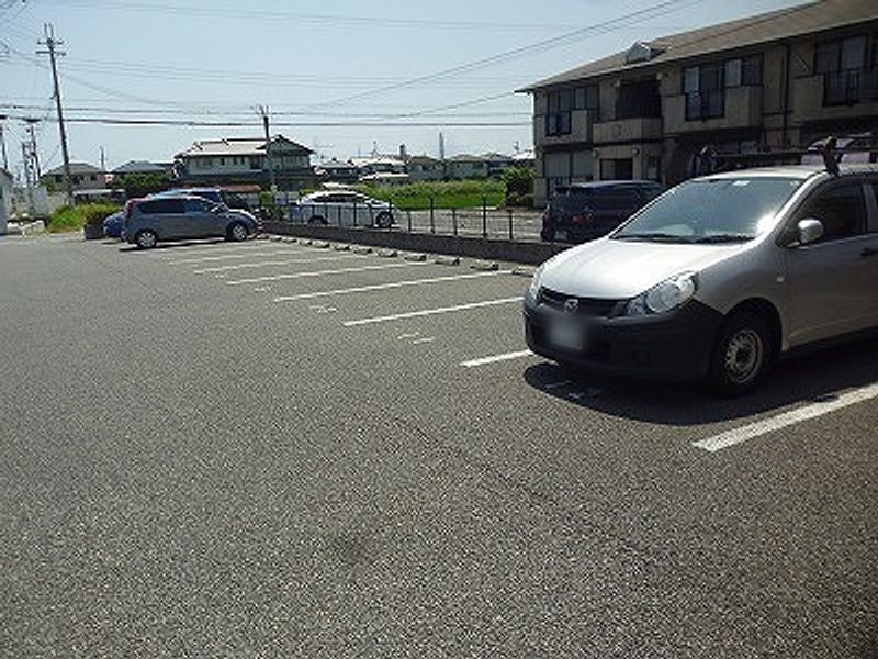 レオパレスビンテック 駐車場