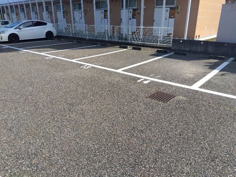 レオパレスＪＫ２ 駐車場