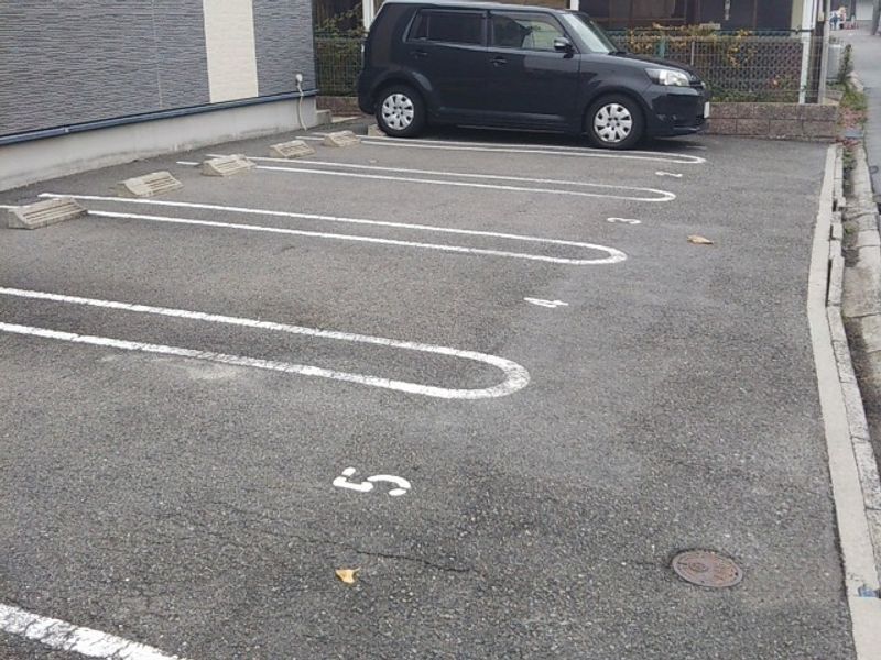 レオパレス小町塚 駐車場