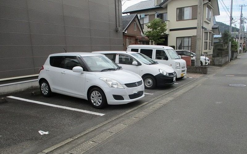 レオパレス微笑 駐車場