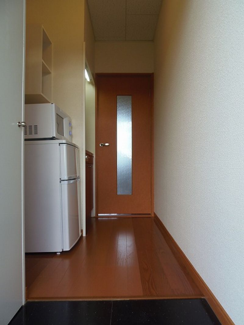 レオパレス山中 玄関