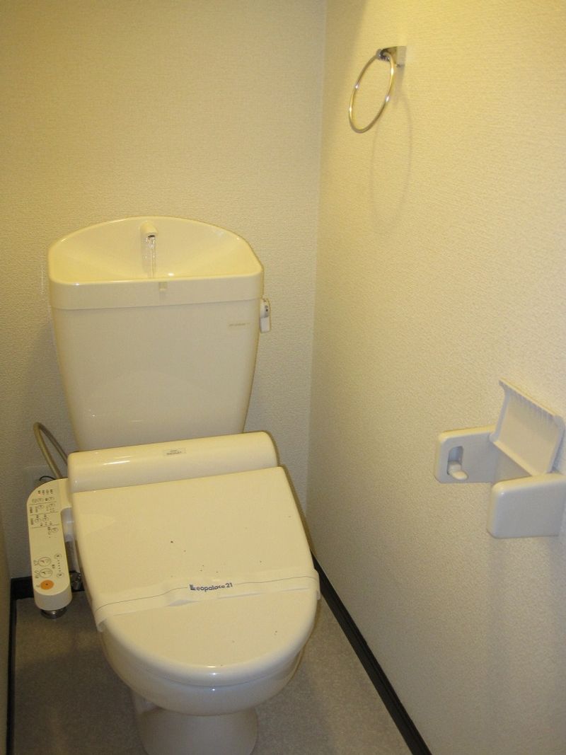 LEONEXT Nishi Shiiji Toilet