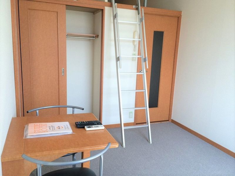 レオパレスあおいＭ 居間