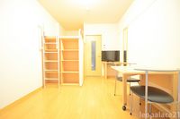 レオパレスかおり 居間