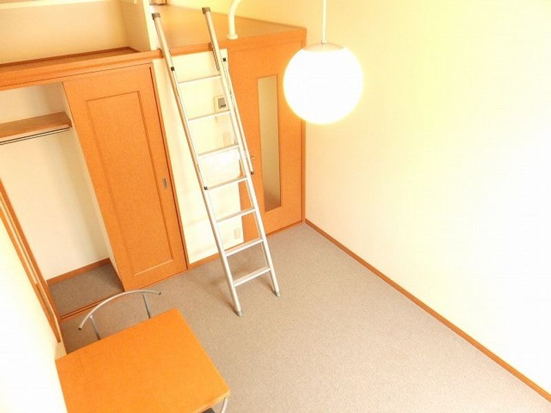 レオパレス北高崎 居間