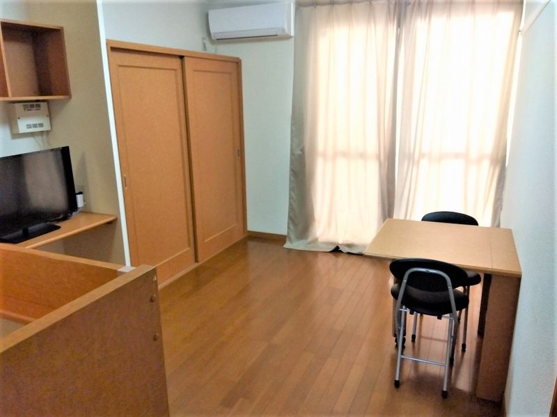 レオパレスタウンコート 居間