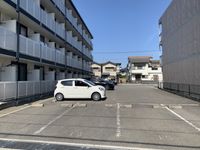 レオパレスヴィラ高須 駐車場