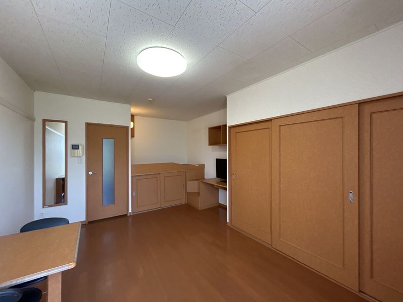 レオパレス柏屋 居間