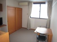 レオパレスもとやしき 居間