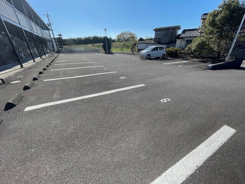 leopalace MOON Parking lot