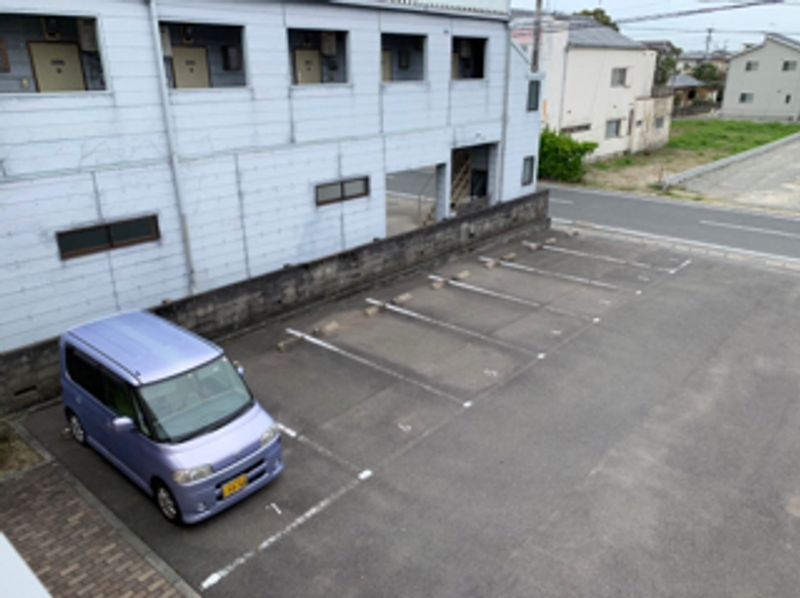 レオパレス伊勢 駐車場