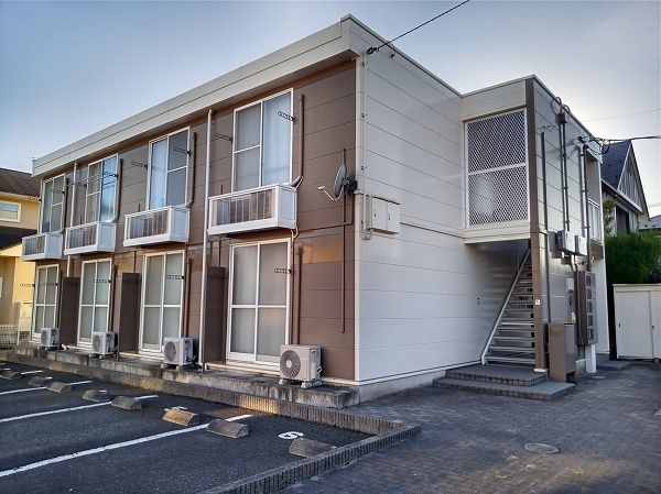 レオパレスラ　トゥール 外観