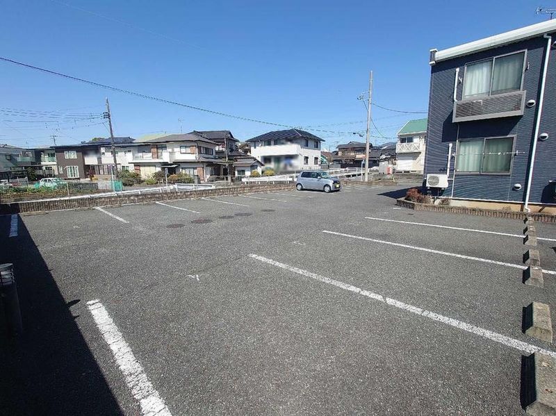 LEONEXT SHK Bãi đỗ xe