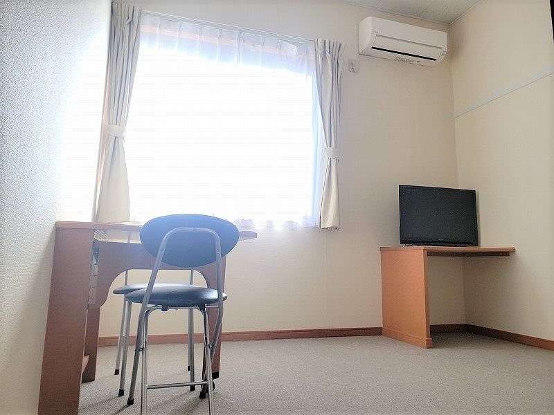 レオパレスＮＡＧＡＫＵＲＡⅡ 居間