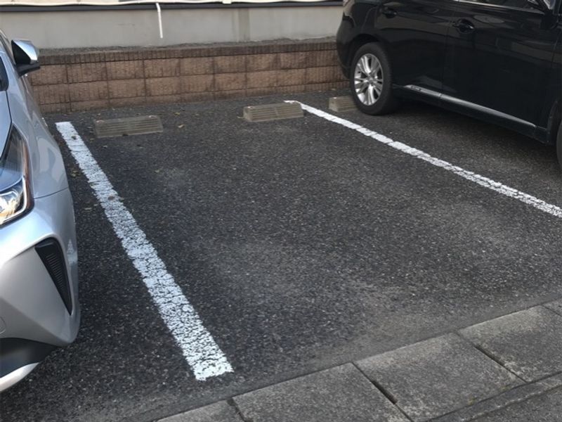 レオパレスセジュールⅢ 駐車場