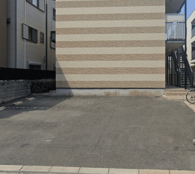 レオパレスハナテン 駐車場