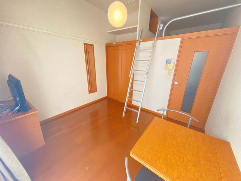 レオパレスグランパルク 居間