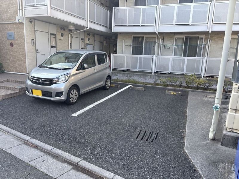 レオパレス嵯峨野 駐車場