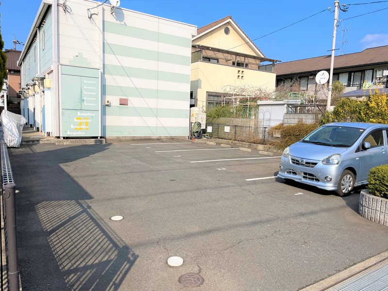 レオパレスパティオ 駐車場