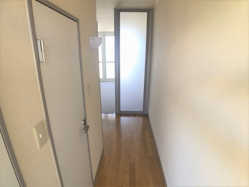 レオパレス柏谷 玄関