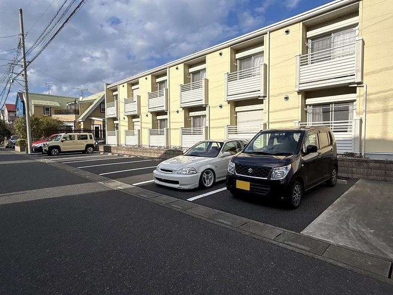 レオネクストサンシャインⅢ 駐車場