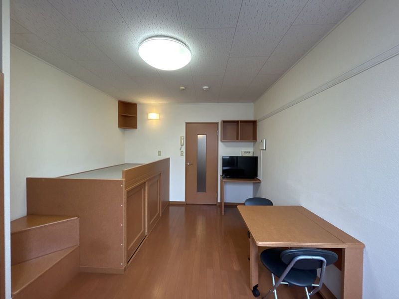 レオパレスポーラスターＡ 居間