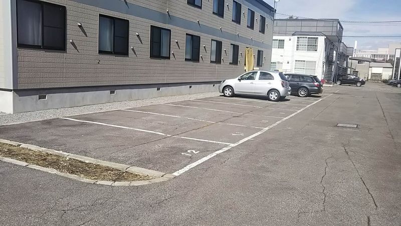レオパレスパティオ近文Ｂ 駐車場