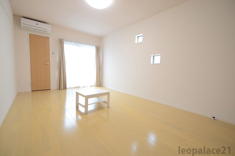 クレイノ悠々木屋 居間