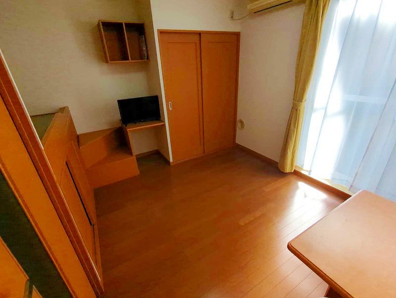 レオパレスリベル丸山 居間