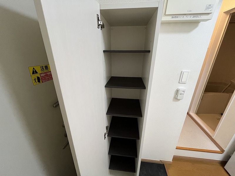 レオパレスパルコートＥ 玄関