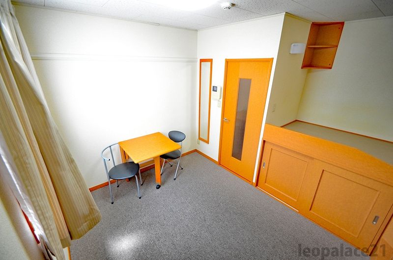 レオパレスワールド寒風台 居間