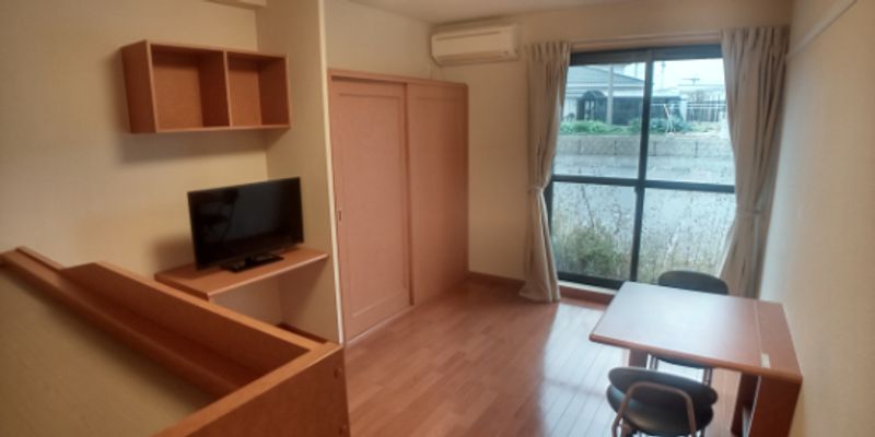 レオパレス稲荷町 居間
