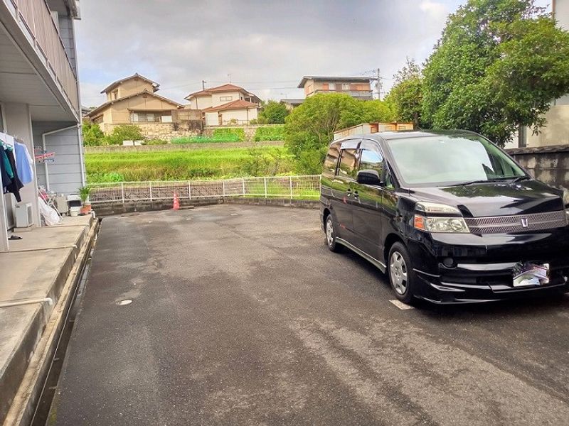レオパレスヴェルドミールＭＩＫＩ 駐車場