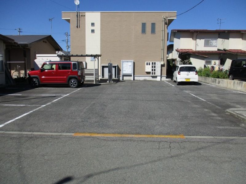 レオネクストアルテⅢ 駐車場