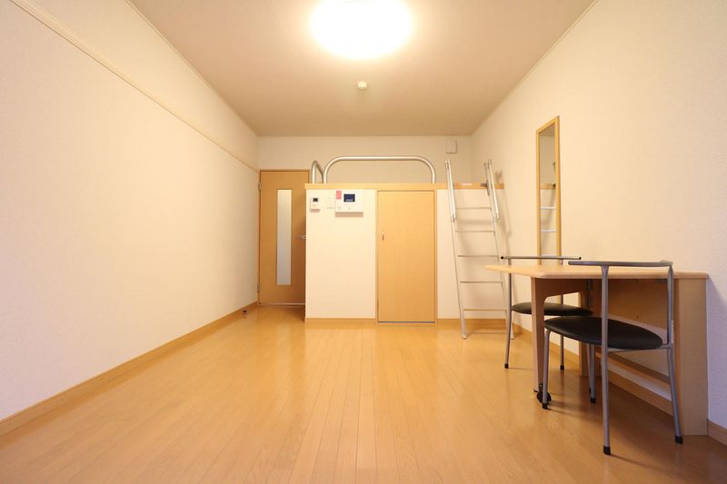 レオパレスエヌリバー 居間