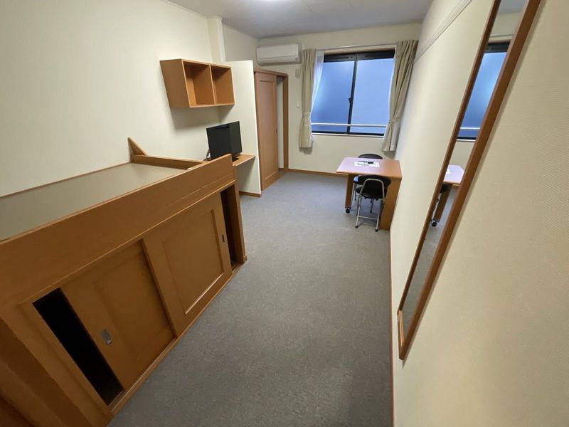 レオパレス光ヒルズ 居間