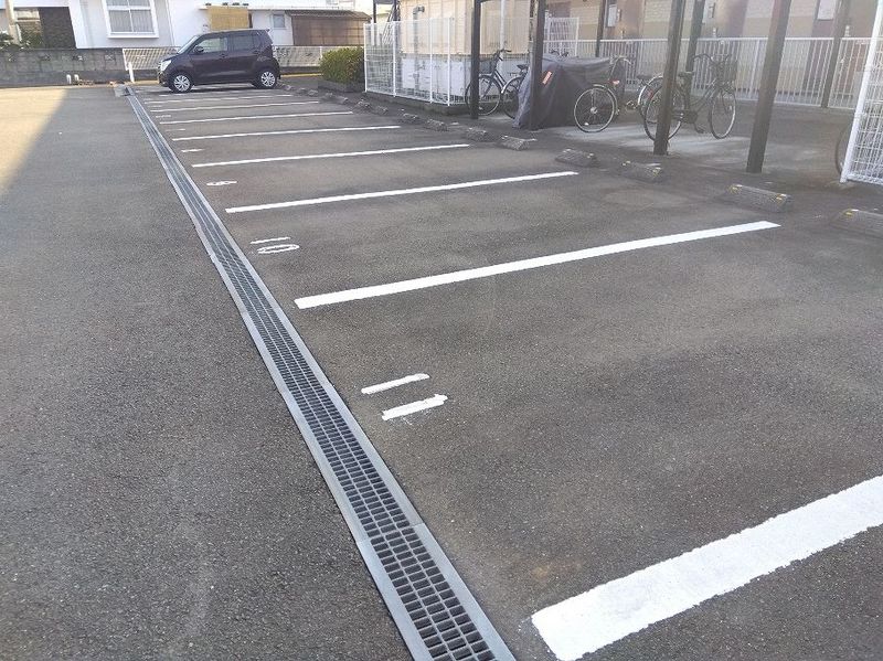 レオパレスタウンコート 駐車場
