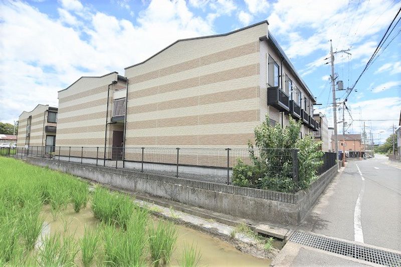 レオパレス八条 外観