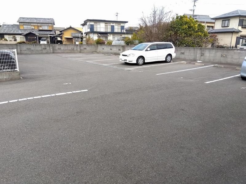 レオネクストメゾン山北 駐車場