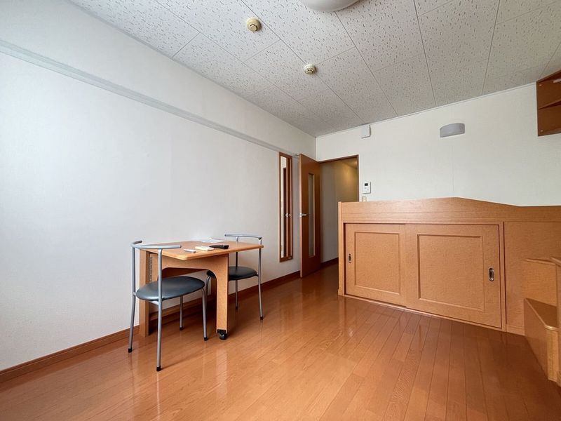 レオパレスバレーナ紅葉 居間